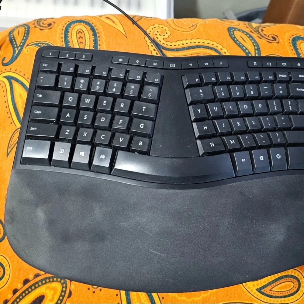 Microsoft Natural Ergonomic Palm Rest Comfort Keyboard, VGUC *$15 PRICE DROP*